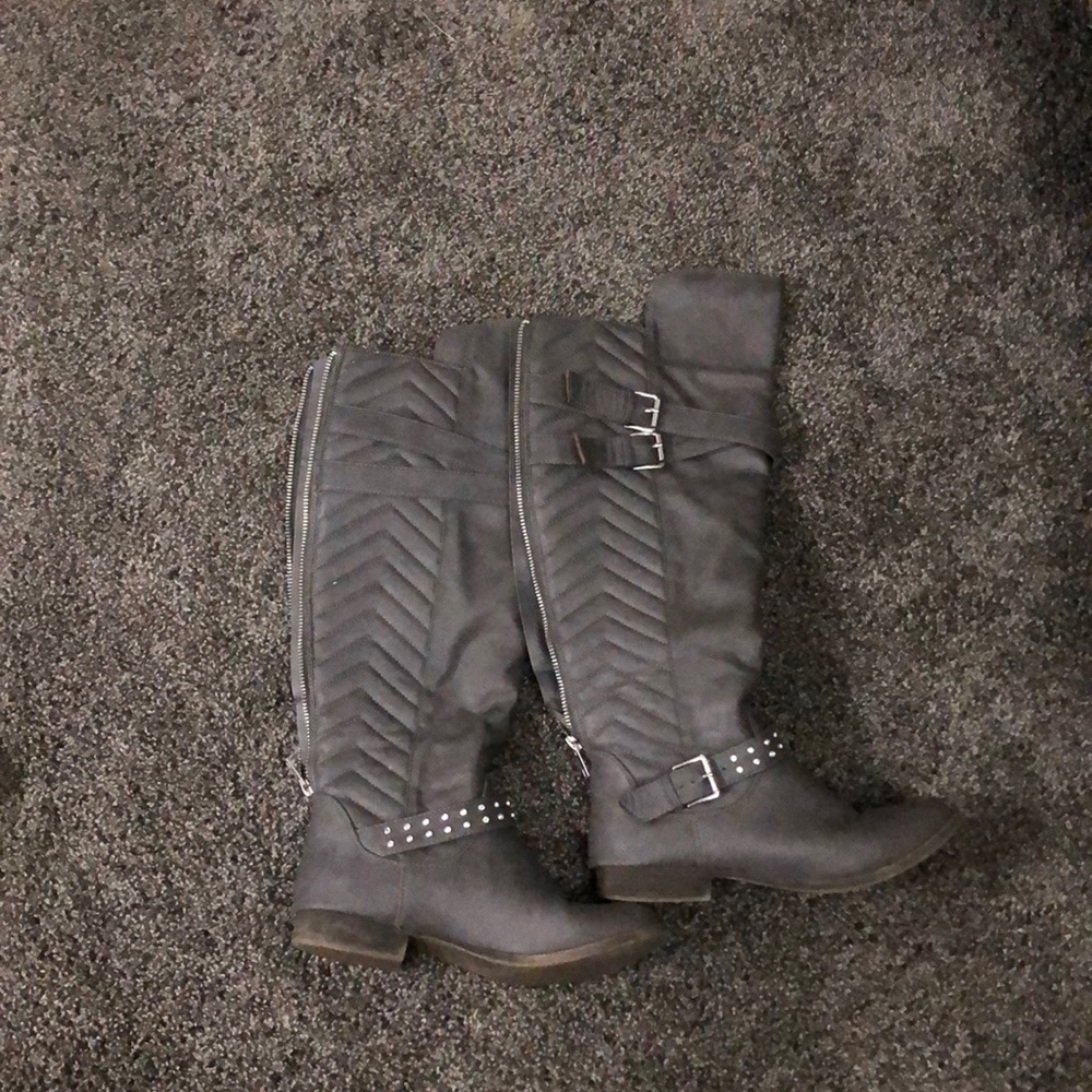 Grey boots